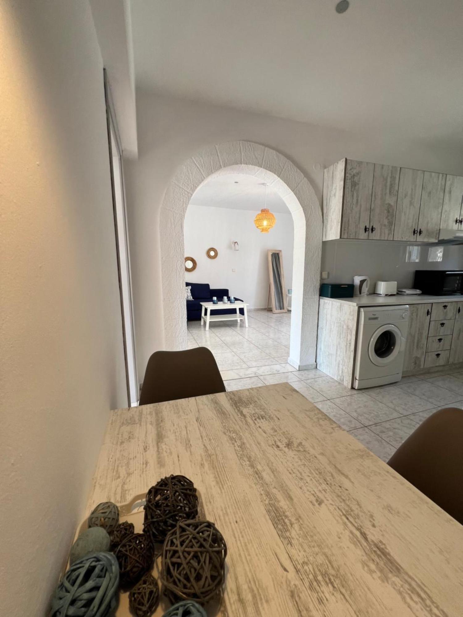 Nikos Studios Livadia  Eksteriør billede